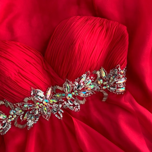 Stunning Prom Dress - Picture 1 of 6